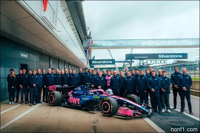 The Alpine team invited the base employees for testing.