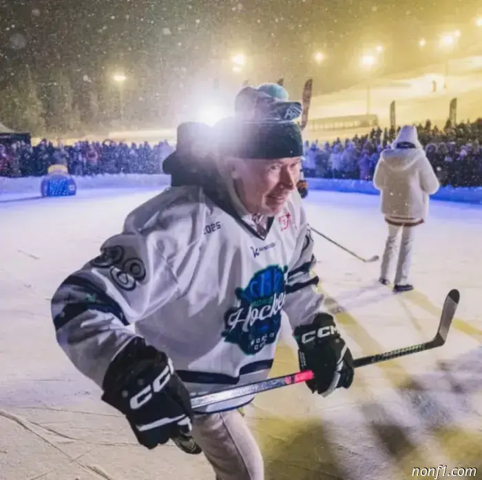 Mika Hakkinen played hockey with other stars.