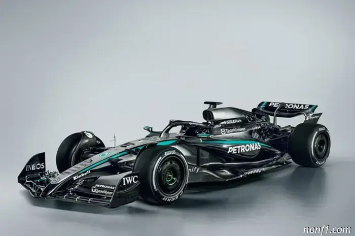 Mercedes presenta el nuevo W16