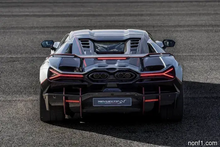Lamborghini Revuelto SV se presenta con 1,050 HP y un modo de diversión dedicado