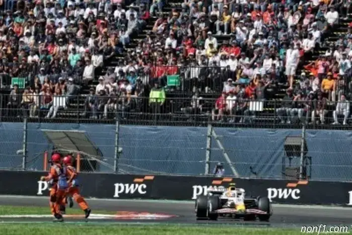 Las autoridades mexicanas culpan a Lawson por casi atropellar a un comisario.