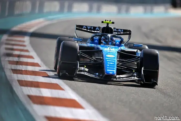 Williams reduces weight while Sainz downplays rule changes.