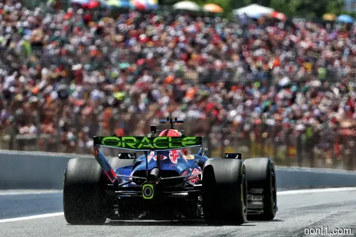Red Bull все еще борется с FIA из-за спорного решения по двигателям