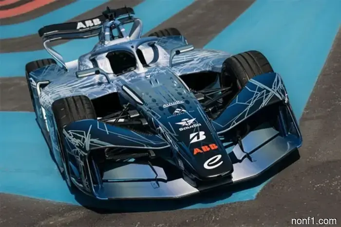 El coche de Fórmula E de la generación GEN4 debutó en la pista.