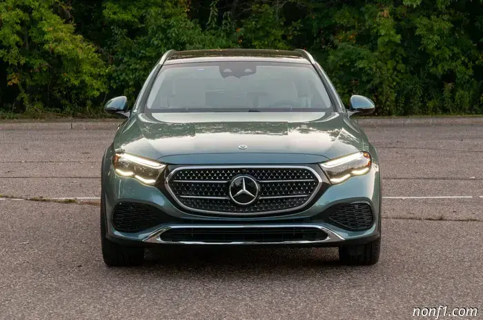 Reseña del Mercedes‑Benz E450 All‑Terrain 2025: Pensado para todo tipo de caminos