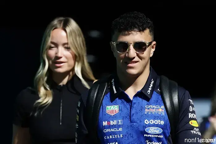 Hadjar atónito por la sensibilidad de dirección de Verstappen