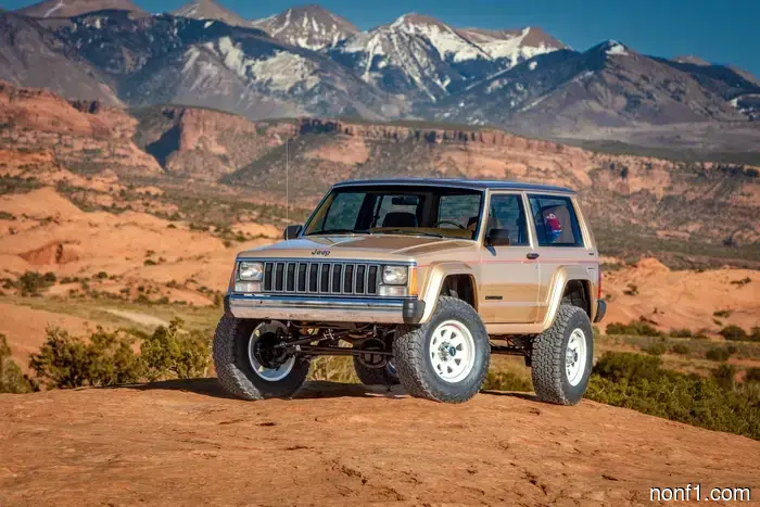Conceptos del Safari de Jeep de Pascua 2026: XJ Pioneer Restomod y V8 Wrangler ‘Anvil’ lideran el grupo