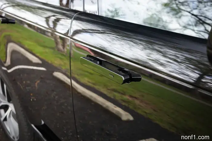 Range Rover SE Plug-In Hybrid Review: Exceptionally Competent, Yet Modest About It