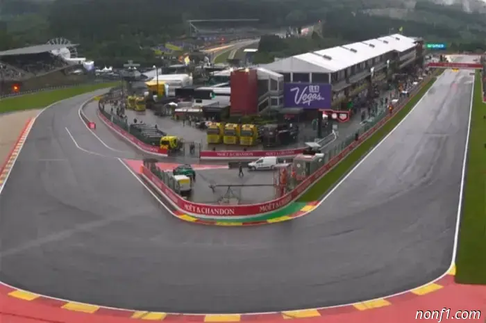 La lluvia impidió la celebración de la carrera de Fórmula 3 en Spa.