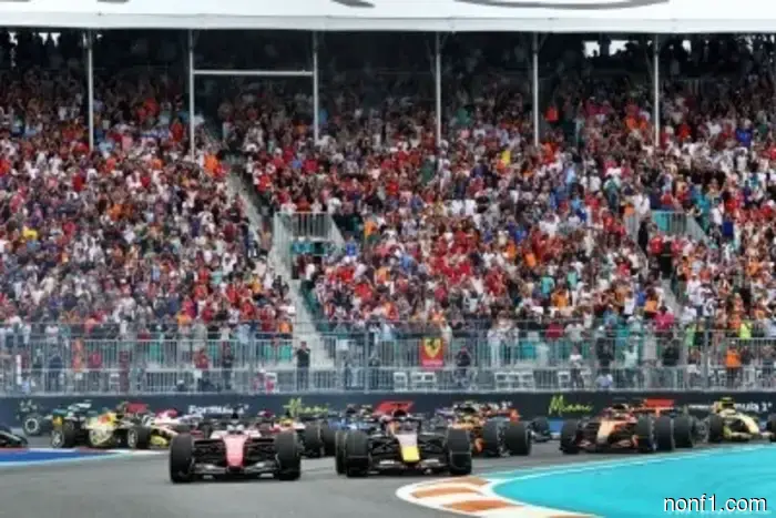 V8 states 'will occur', Sainz responds with 'stop the criticism'.
