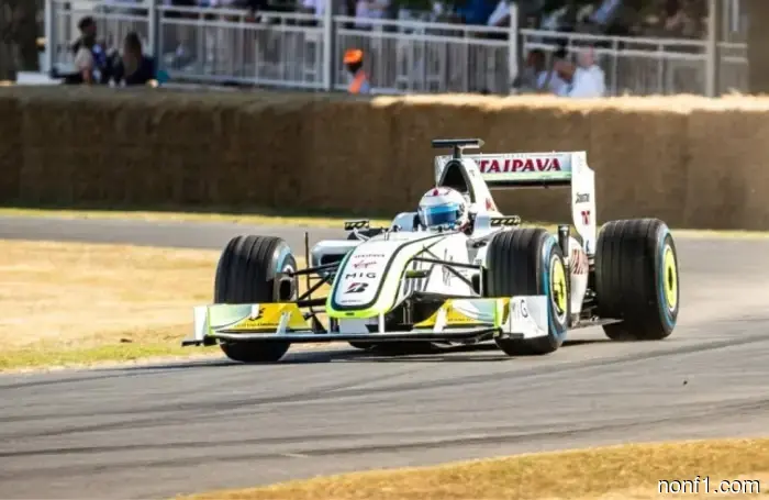 Baton en Goodwood pilota el campeón BGP 001