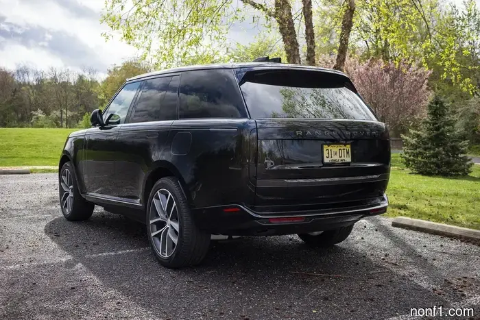 Range Rover SE Plug-In Hybrid Review: Incredibly Proficient, Yet Modestly Reserved