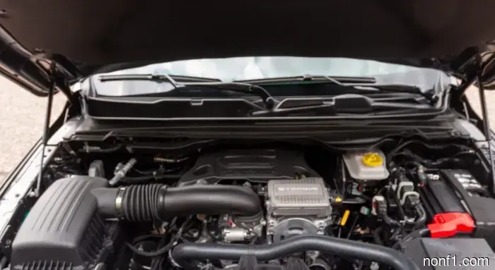 No V8, No Venta: El 40% de los Compradores de Pickup No Considerarán una Marca Sin Uno, Dice el CEO de Stellantis