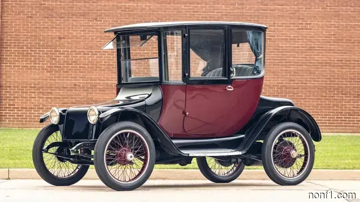 This 1918 Detroit Electric is equipped with contemporary batteries, and it functions properly.