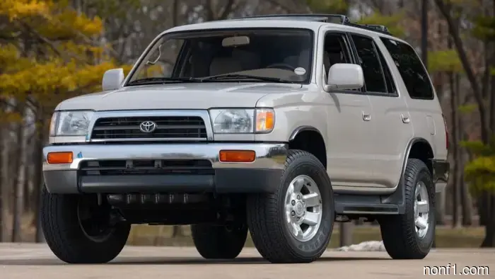 Как-то так, этот Toyota 4Runner 1996 года — это лот, за которым стоит следить на аукционе Mecum в Индианаполисе.