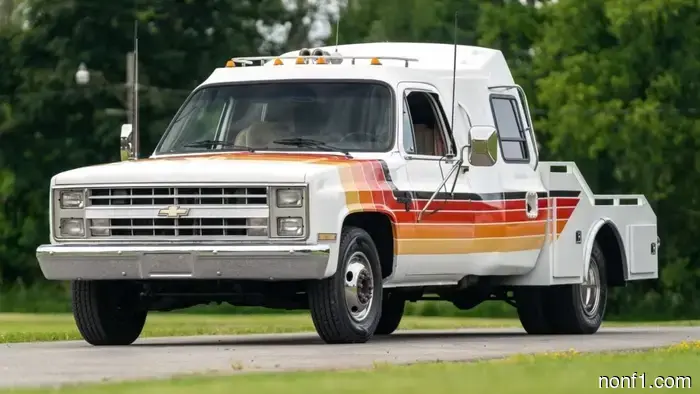 We Once Were a Country: This 1988 Chevrolet Hot Shot Hauler Is a Gorgeous Classic Available for Purchase