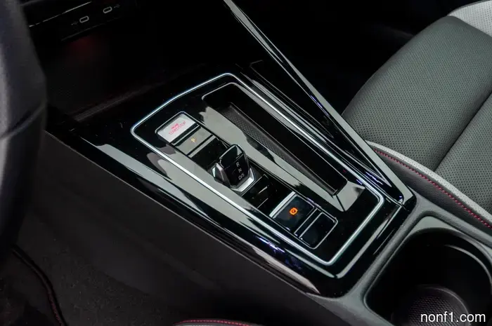 Piano black plastic is a disaster, and car manufacturers have been aware of this from the very beginning.