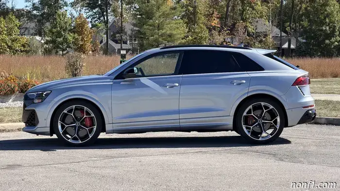 2025 Audi RSQ8 Advantages and Disadvantages Review: The Ideal Balance of Function and Aesthetics