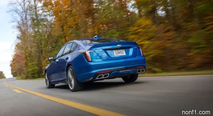 El próximo Cadillac CT5-V ofrecerá un V8 atmosférico y una transmisión manual.