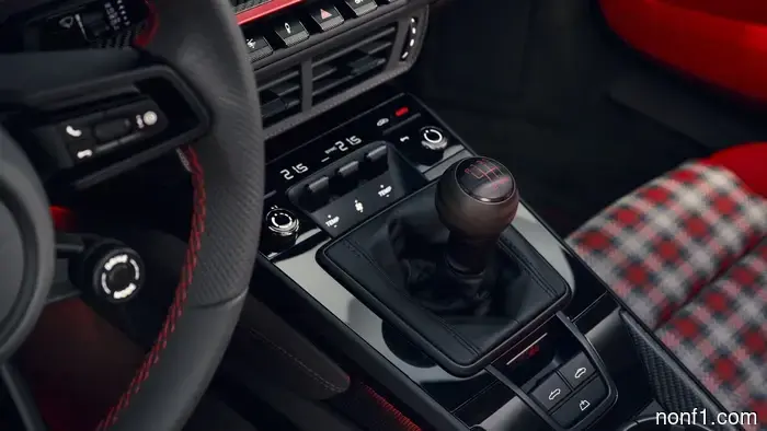 2027 Porsche 911 GT3 S/C — это ручной, открытый дань NA Flat-Six