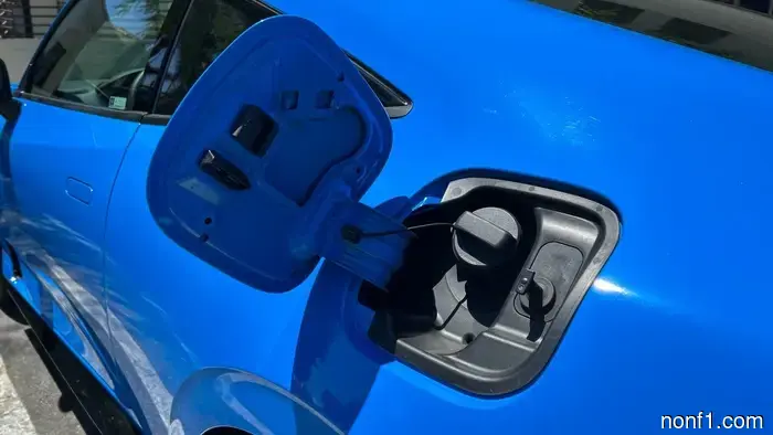 Here’s the reason why the Honda Prelude and Civic Type R have gas caps while other models do not.