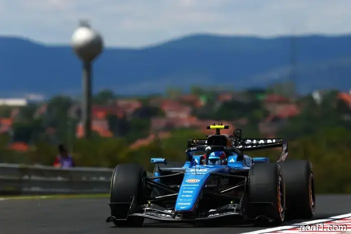 Reports suggest that Williams has proposed a 30 million euro contract to Sainz amid the uproar surrounding Piastri.