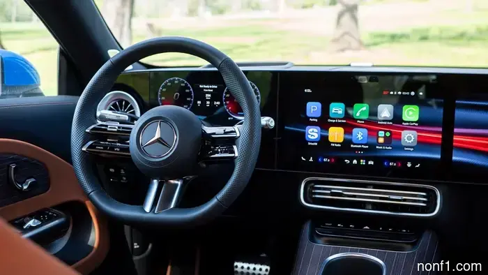 El CEO de Mercedes admite que 'se olvidó un poco del cliente' cuando eliminó los botones.