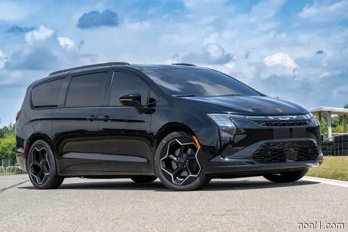 Генеральный директор Chrysler намекает на заводскую версию Pacifica с заниженной подвеской: «Следите за новостями»