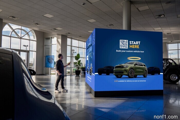 Carvana теперь предлагает (некоторые) тест-драйвы, и продавца, который бы заставлял вас покупать, нет.