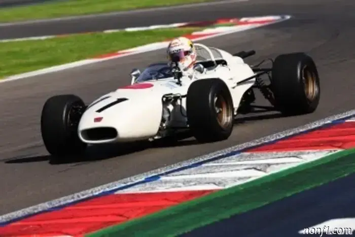 Эволюция болидов Формулы-1: как технологии преобразили гонки