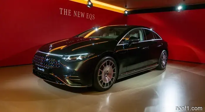 2027 Mercedes EQS более эффектен во всех отношениях, но также является лучшим электромобилем.