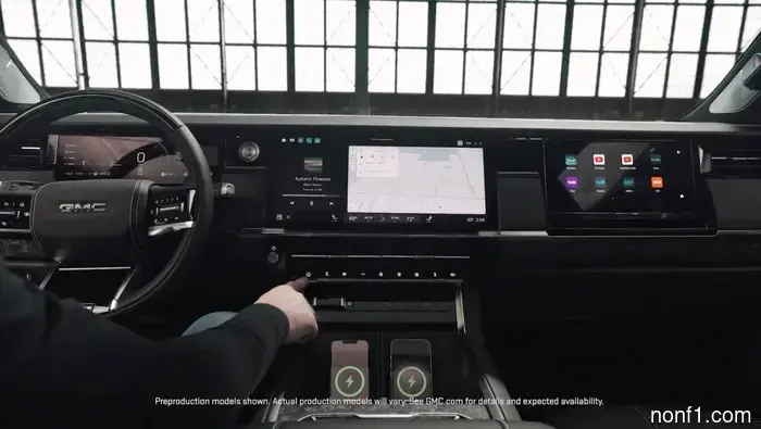 2027 GMC Sierra становится еще более роскошным с подвижным экраном и динамиками в подголовниках