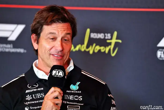 Wolff introduce la afirmación de 400 km/h en el debate sobre el reglamento de 2026.