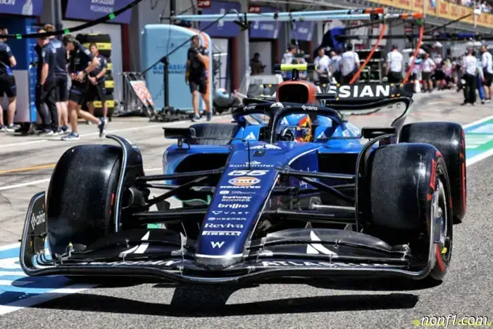 Carlos Sainz exceeded the speed limit in the pit lane