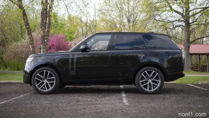 Range Rover SE Plug-In Hybrid Review: Incredibly Proficient, Yet Modestly Reserved