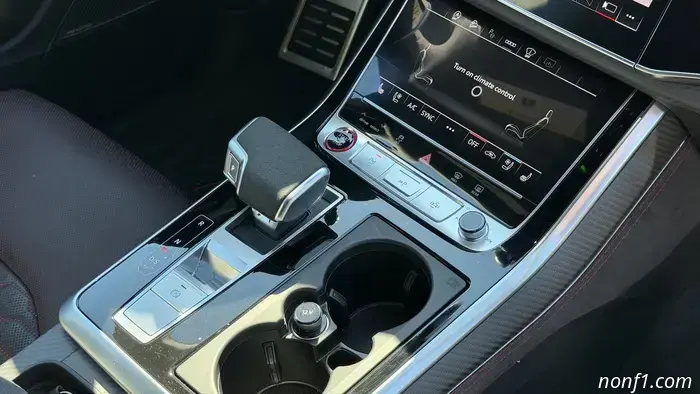 2025 Audi RSQ8 Advantages and Disadvantages Review: The Ideal Balance of Function and Aesthetics