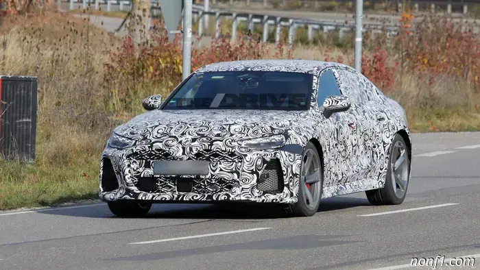 Nuevas fotos espía de prototipos confirman que el sedán Audi RS6 volverá en 2027.