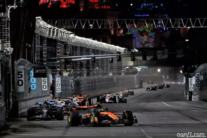 El 'hara-kiri' de McLaren deja la lucha por el título totalmente abierta