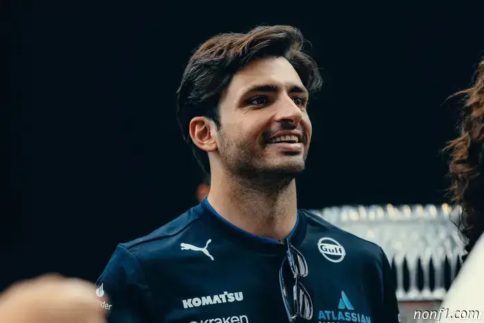 Carlos Sainz insinúa una reunión con Verstappen en Red Bull