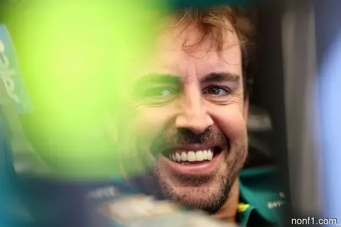 Alonso, Sainz podría desencadenar una cadena en el mercado de pilotos de 2027.