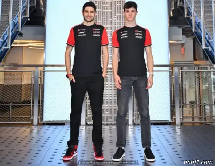 Haas F1 проводит день для съемок в Сильверстоуне.