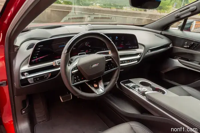 Piano black plastic is a disaster, and car manufacturers have been aware of this from the very beginning.