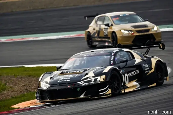 Алешин и Ременяко одержали победу в гонке на Moscow Raceway.
