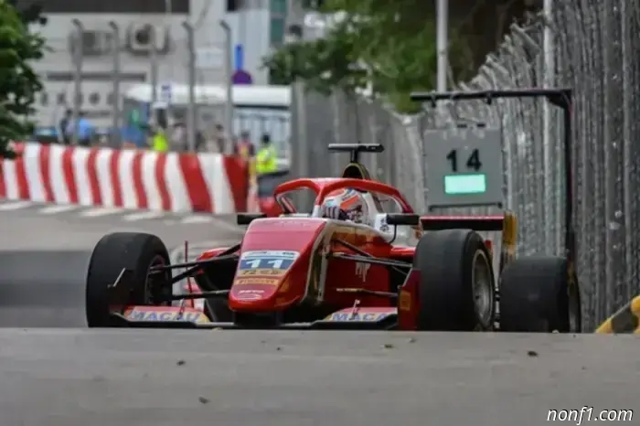 Freddie Slater starts from pole at the Macau Grand Prix.