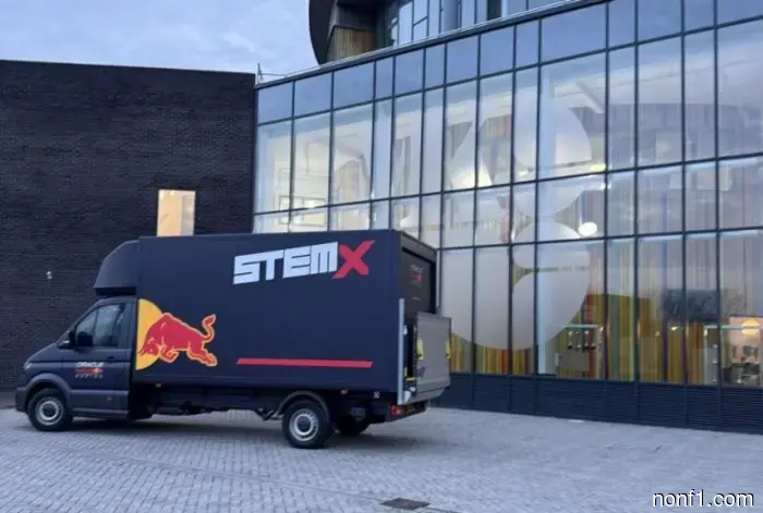 The British police are searching for the stolen Verstappen helmets.