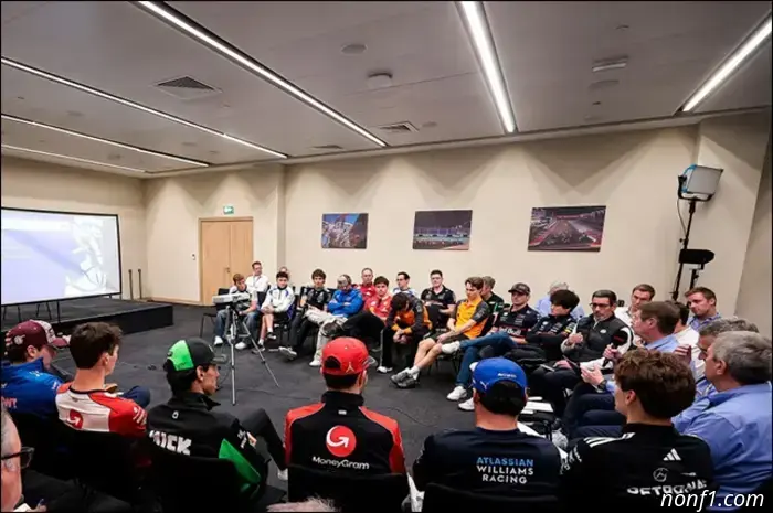 FIA организовала обычную встречу с пилотами.