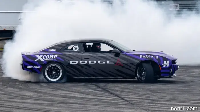 Dodge is trying its best to win people over to the new Charger—except by offering a V8 engine.