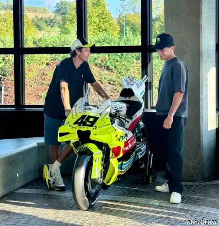 Norris visited Valentino Rossi's team in Italy.