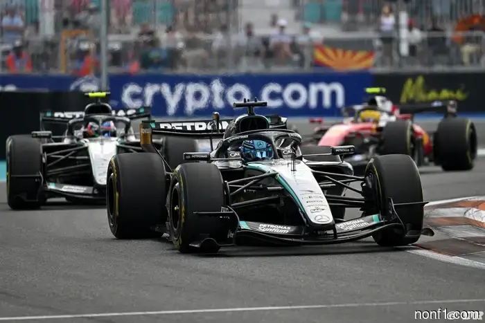 Rosberg anticipates a confrontation between Antonelli and Russell as the tension escalates.