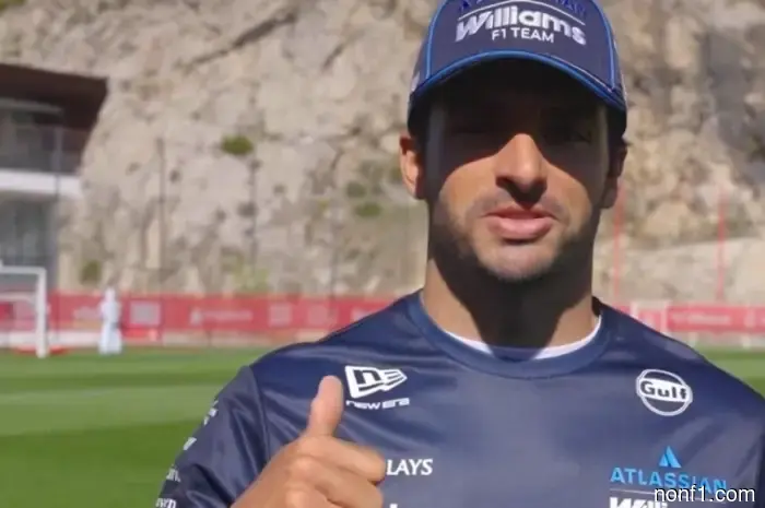 Carlos Sainz deseó éxitos a la selección española de fútbol.